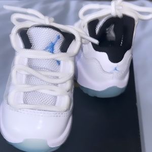 AIR JORDAN 11 LOW TD "Legend Blue"